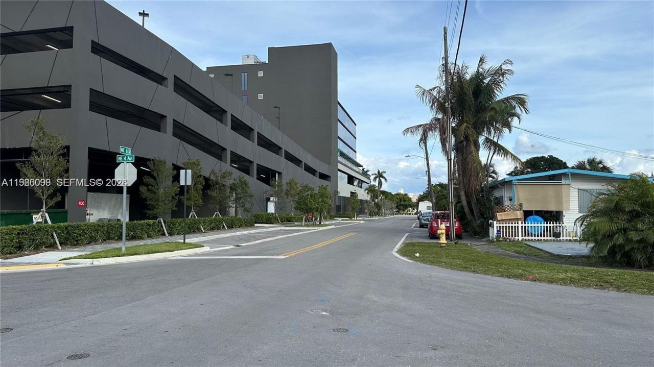 514 NE 4th Ave, Unit 514, Hallandale Beach, FL 33009 Photo