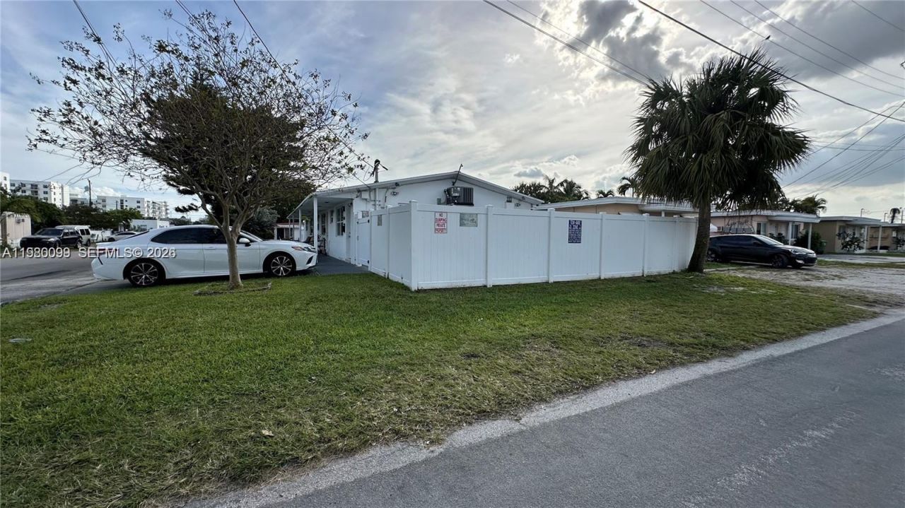 514 NE 4th Ave, Unit 514, Hallandale Beach, FL 33009 Photo