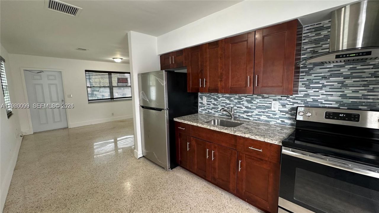 514 NE 4th Ave, Unit 514, Hallandale Beach, FL 33009 Photo