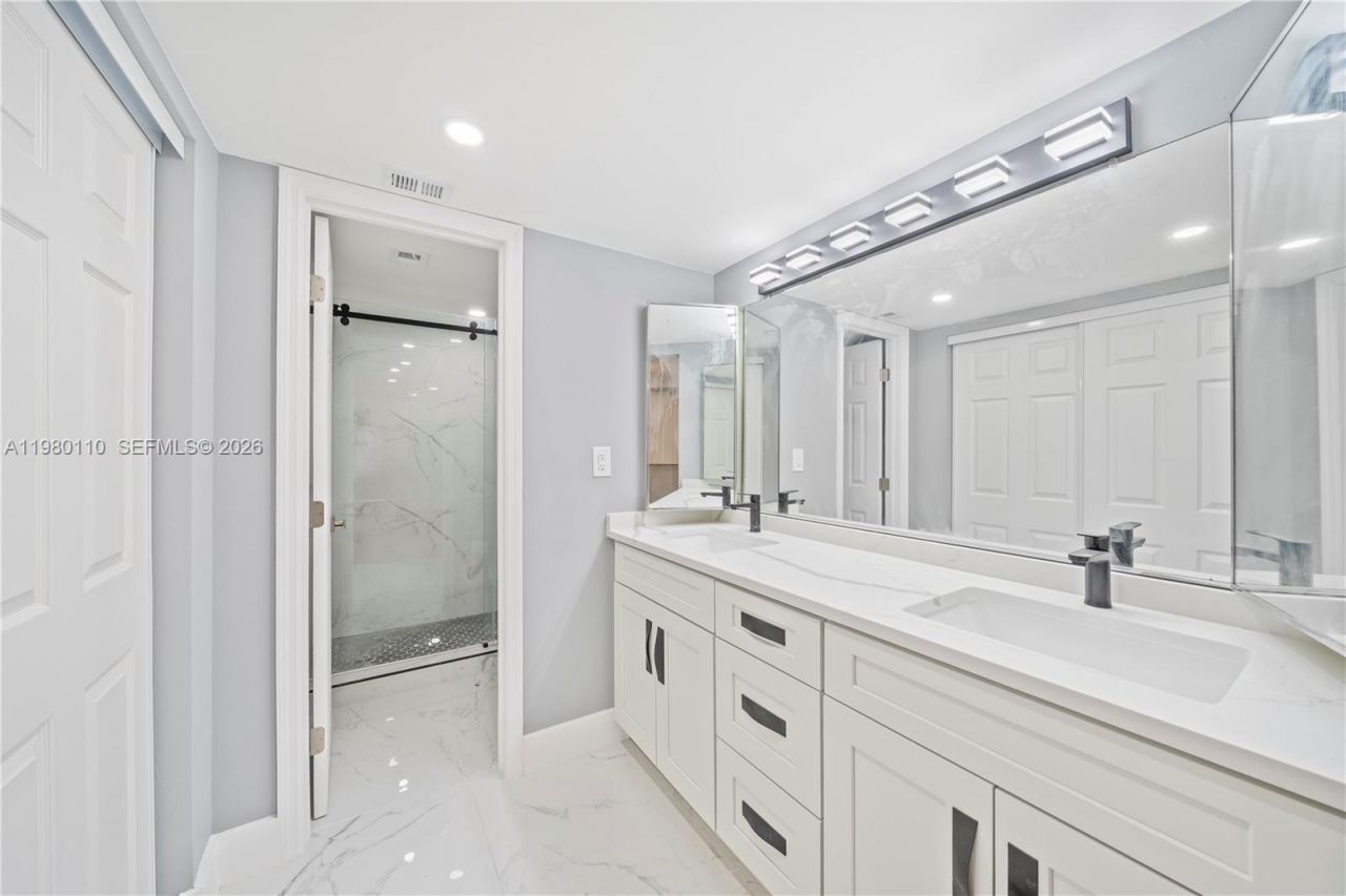 1001 Colony Point Cir , Unit 114, Pembroke Pines, FL 33026 Photo