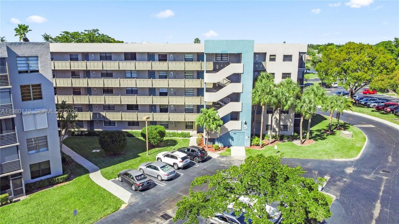 1001 Colony Point Cir , Unit 114, Pembroke Pines, FL 33026 Photo