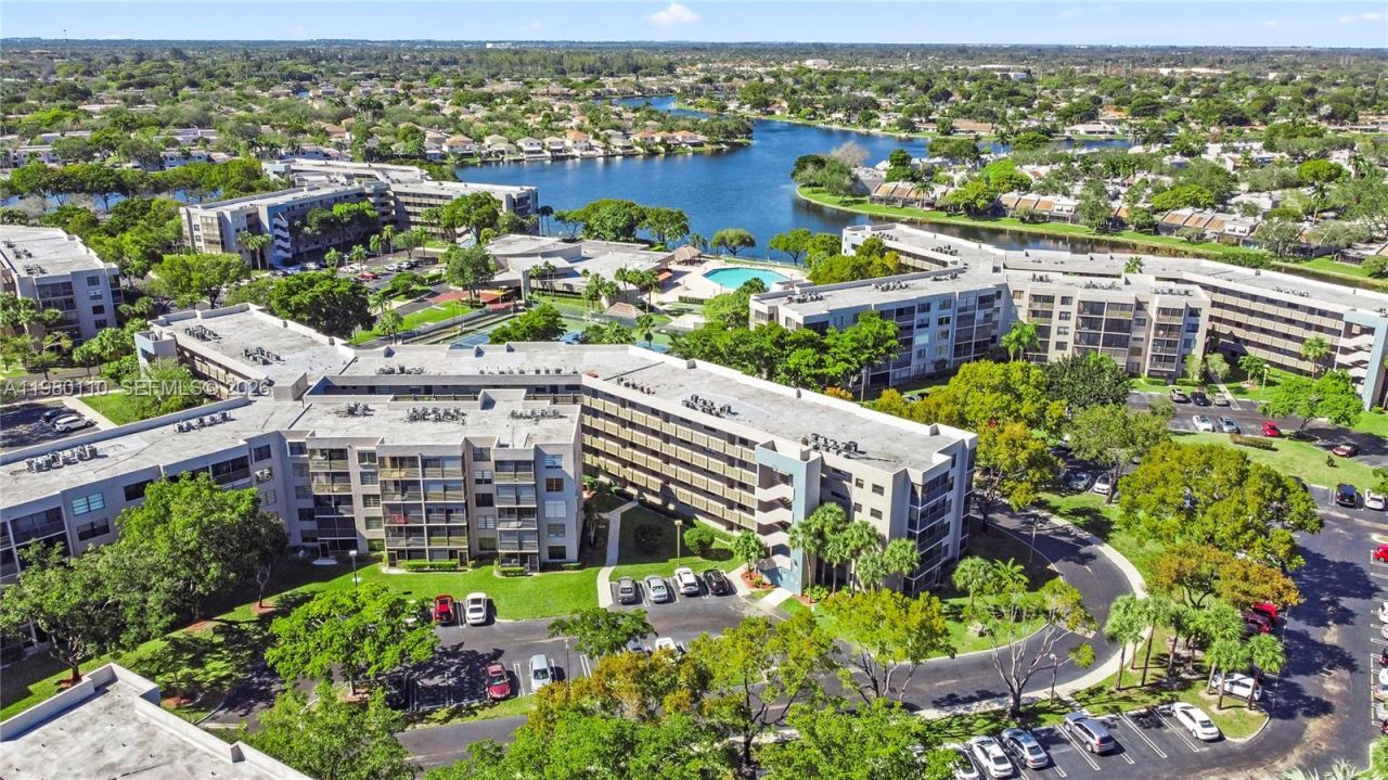 1001 Colony Point Cir , Unit 114, Pembroke Pines, FL 33026 Photo