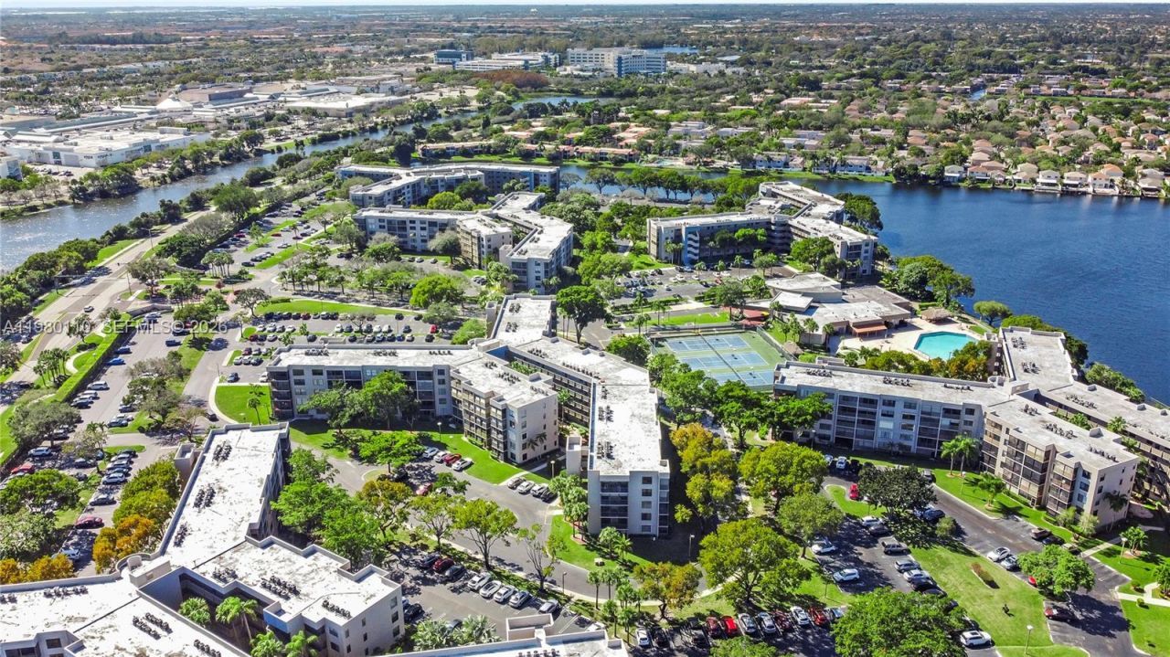 1001 Colony Point Cir , Unit 114, Pembroke Pines, FL 33026 Photo