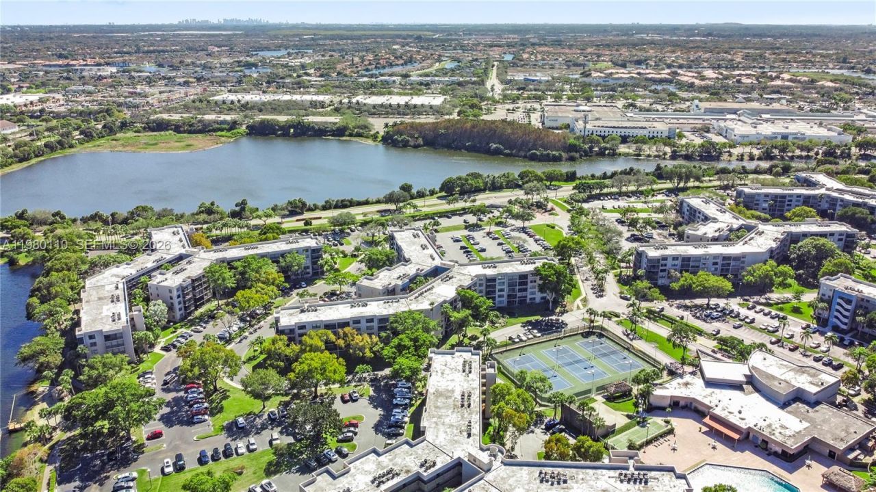 1001 Colony Point Cir , Unit 114, Pembroke Pines, FL 33026 Photo