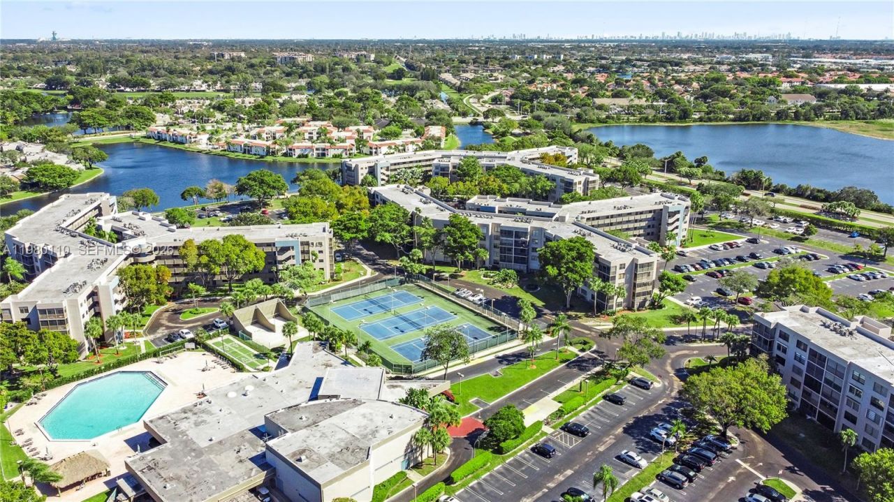 1001 Colony Point Cir , Unit 114, Pembroke Pines, FL 33026 Photo