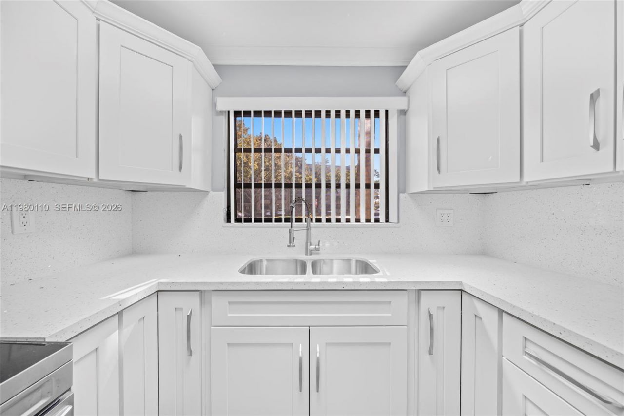 1001 Colony Point Cir , Unit 114, Pembroke Pines, FL 33026 Photo