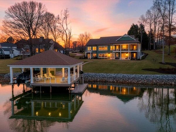 65 Birdie LN , Penhook, VA 24137