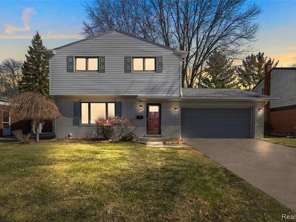 23424 Larkshire Street, Farmington Hills, MI 48336