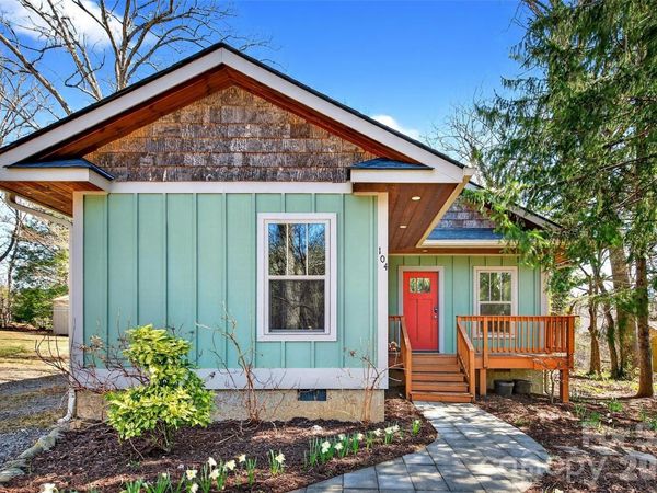 104 Hiawassee Avenue , Black Mountain, NC 28711