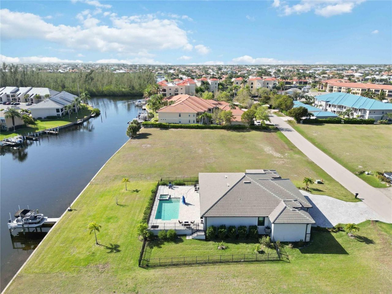 3240 Wood Thrush Drive , Unit 111 & 112, Punta Gorda, FL 33950 Photo