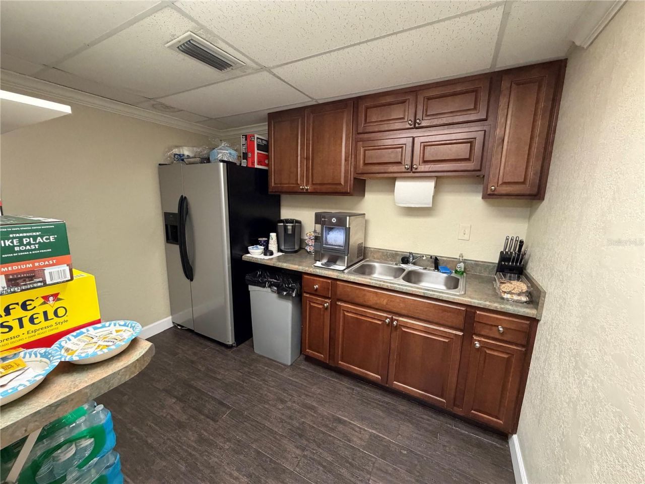 1302 W Busch Boulevard, Tampa, FL 33612 Photo