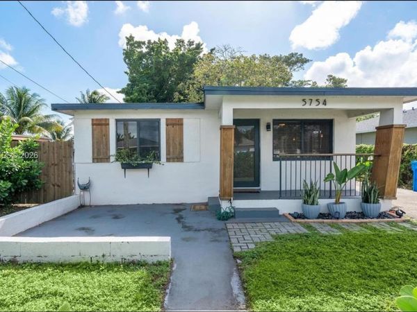 5754 SW 20th St , West Park, FL 33023