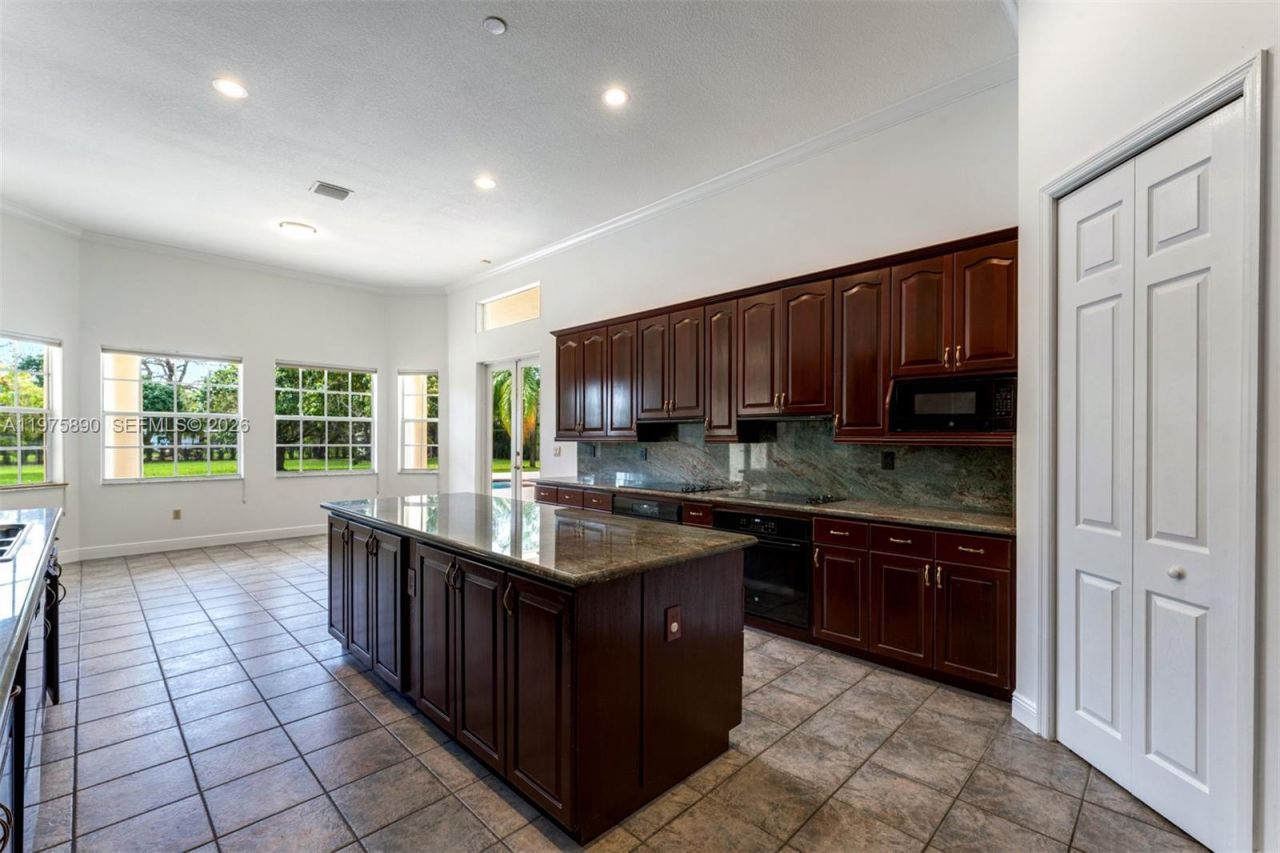 7280 SW 100th St, Pinecrest, FL 33156 Photo