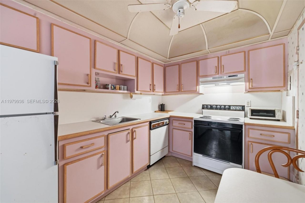 9225 Collins Ave , Unit 610, Surfside, FL 33154 Photo