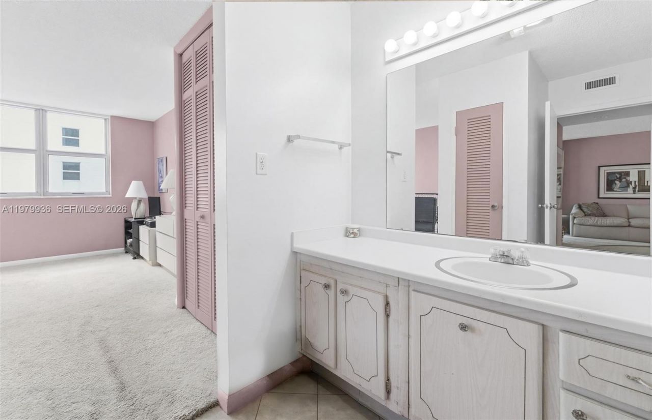 9225 Collins Ave , Unit 610, Surfside, FL 33154 Photo