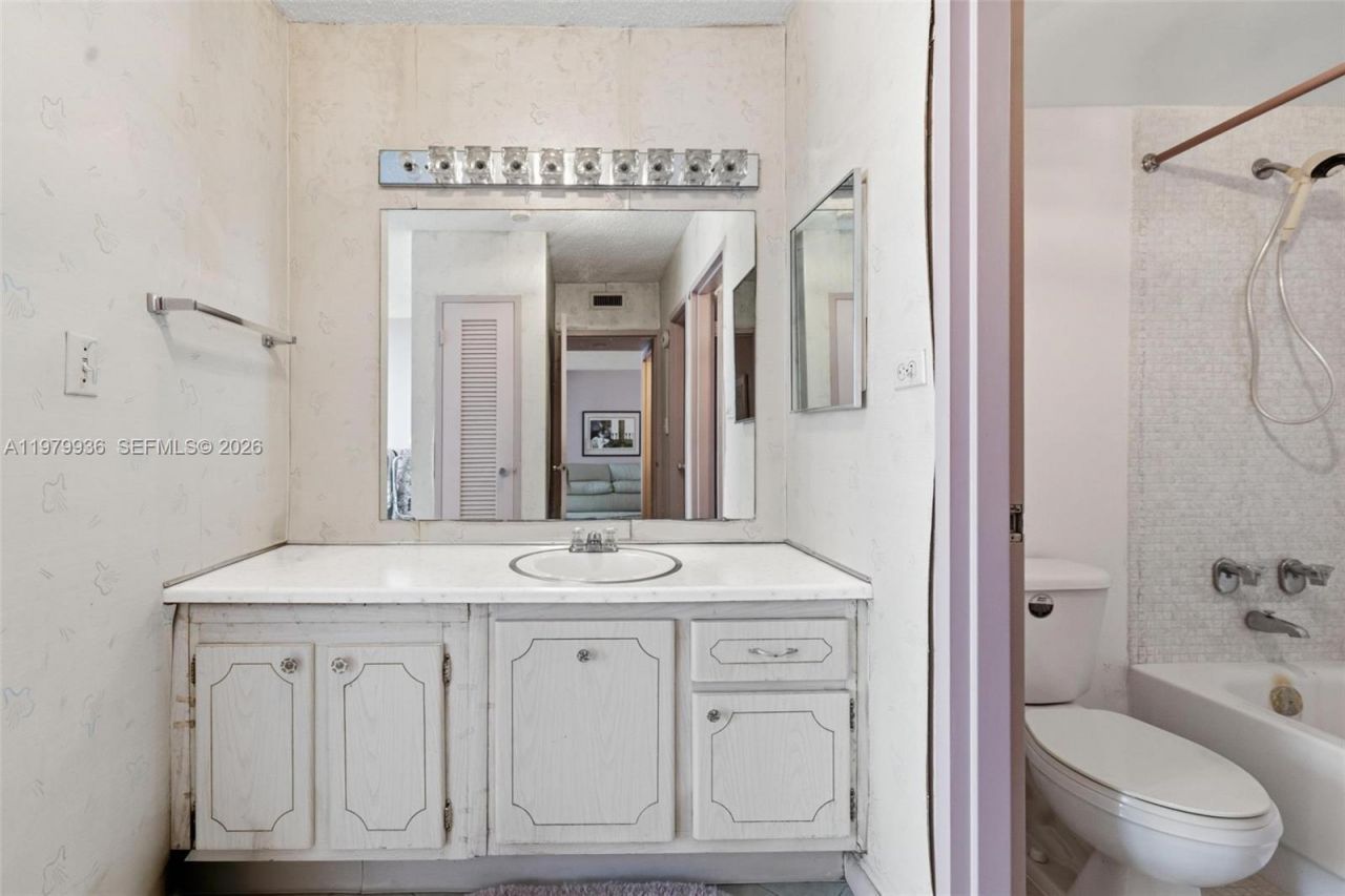 9225 Collins Ave , Unit 610, Surfside, FL 33154 Photo