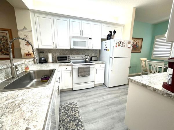 7775 Yardley Dr, Unit 409, Tamarac, FL 33321