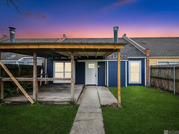 8724 Pecan Tree Dr, Baton Rouge, LA 70810