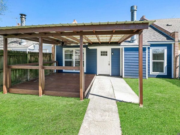 8724 Pecan Tree Dr, Baton Rouge, LA 70810