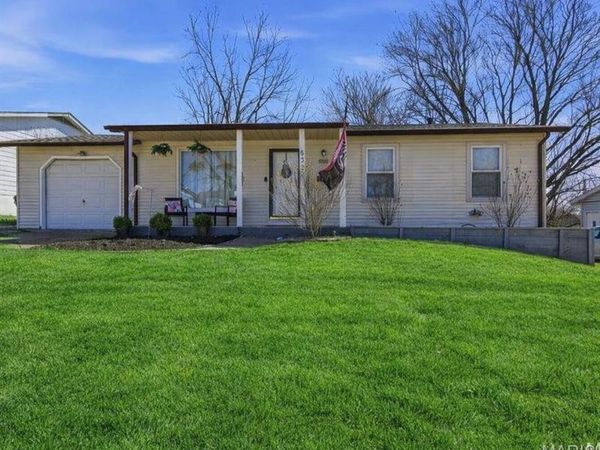 5332 Ville Angela Lane, Hazelwood, MO 63042