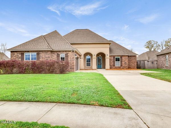404 Meadowland Drive , Lafayette, LA 70507
