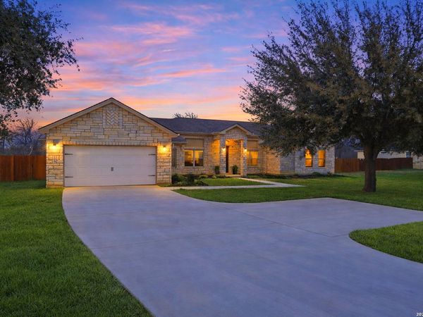 109 W Short Meadow, Lytle, TX 78052