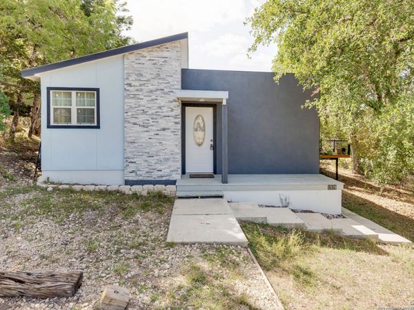 1576 Enchanted River Dr, Bandera, TX 78003
