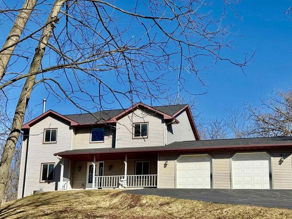 4302 Green Leaf Drive, Dodgeville, WI 53533