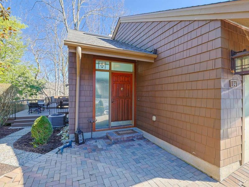 14 Spring Knoll Drive, Mariemont, OH 45227 Photo 2