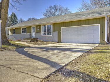 108 Mark Drive NE, Hutchinson, MN 55350