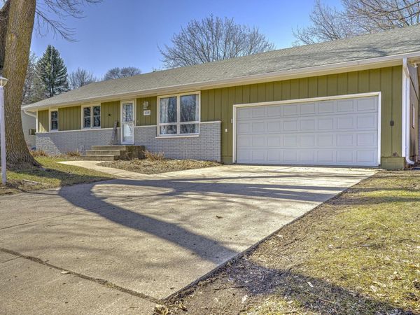 108 Mark Drive NE, Hutchinson, MN 55350