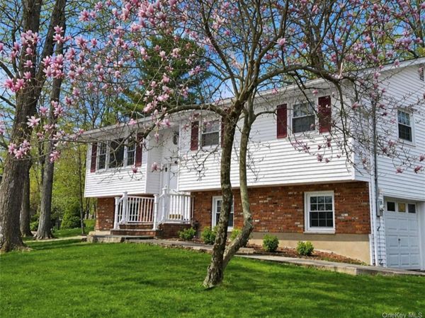 9 Eros Drive, Airmont, NY 10952