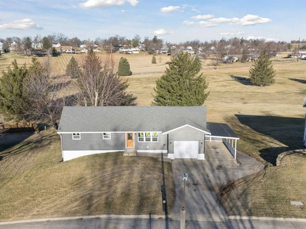 1524 Rainbow Drive, Belle Plaine, IA 52208
