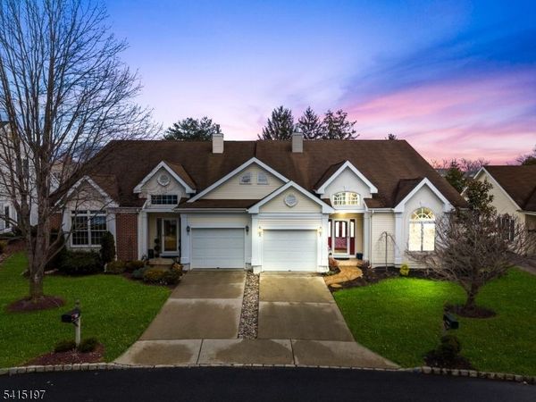 27 Chandler Ct, Monroe, NJ 08831