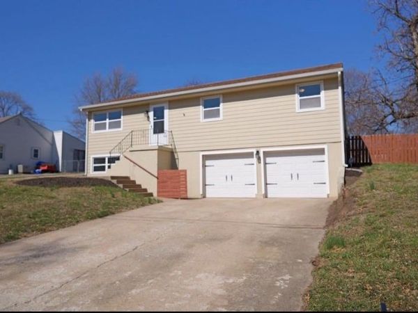 9320 W 49th Terrace, Merriam, KS 66203