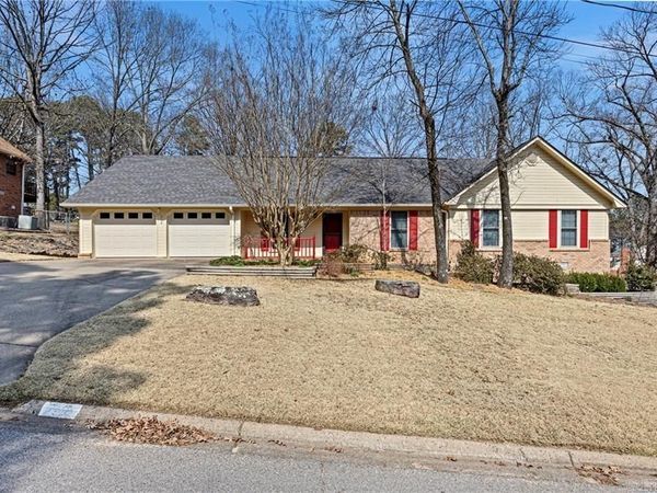 218 Canterbury Circle, Russellville, AR 72802