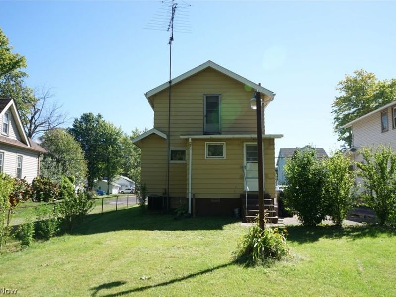 1893 Larchmont Avenue NE, Warren, OH 44483 Photo 12