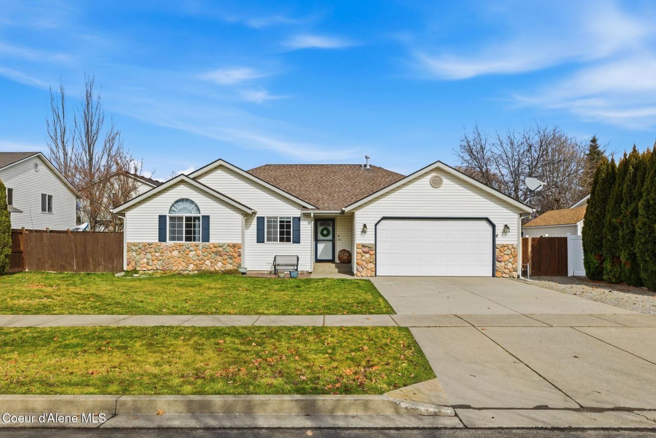 2981 W Broadmoore Dr, Hayden, ID 83835 Main Photo