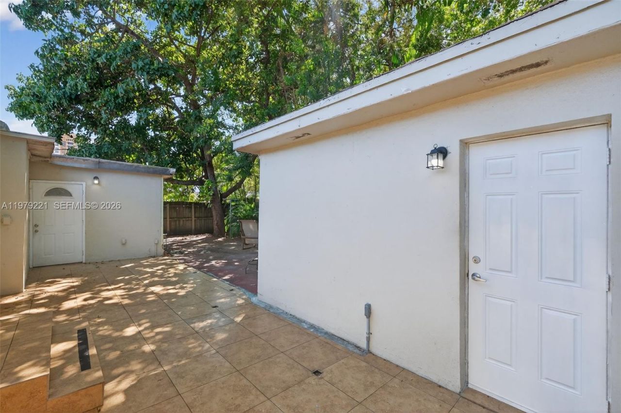 1980 SW 32nd Ave , Miami, FL 33145 Photo