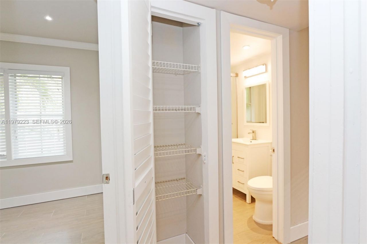 3395 Franklin Ave , Unit D, Miami, FL 33133 Photo