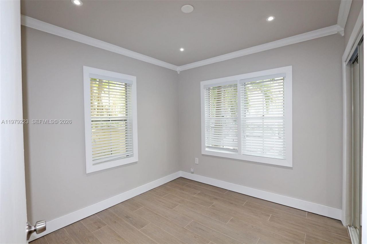 3395 Franklin Ave , Unit D, Miami, FL 33133 Photo