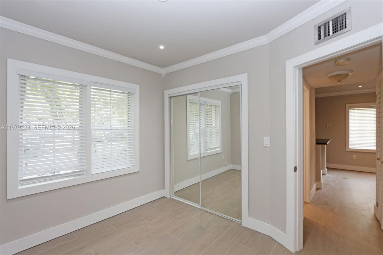 3395 Franklin Ave , Unit D, Miami, FL 33133 Photo