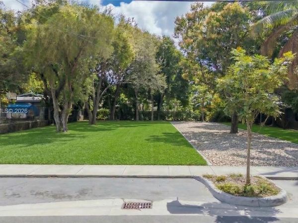 98 NE 70th St , Miami, FL 33138