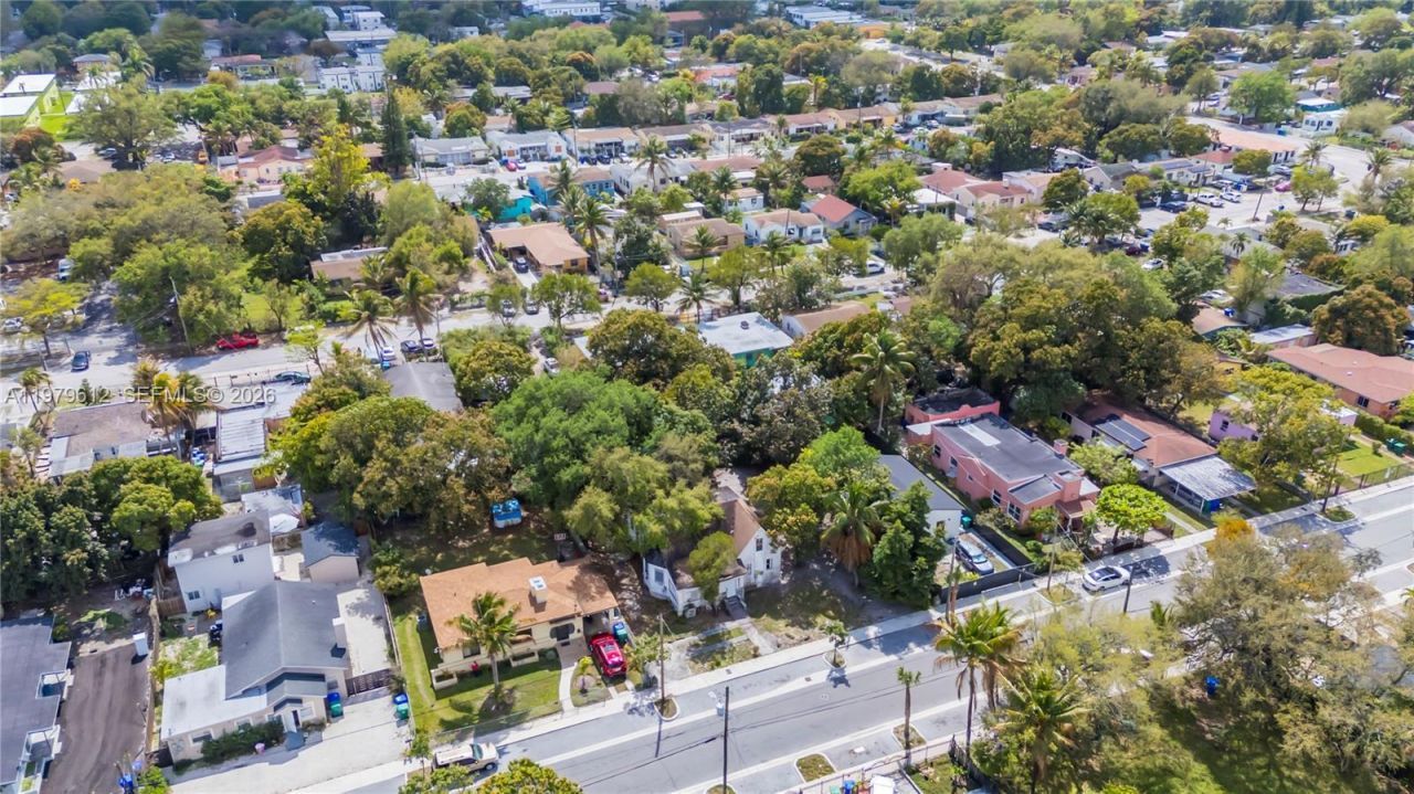 98 NE 70th St , Miami, FL 33138 Photo