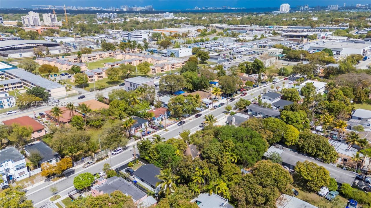 98 NE 70th St , Miami, FL 33138 Photo