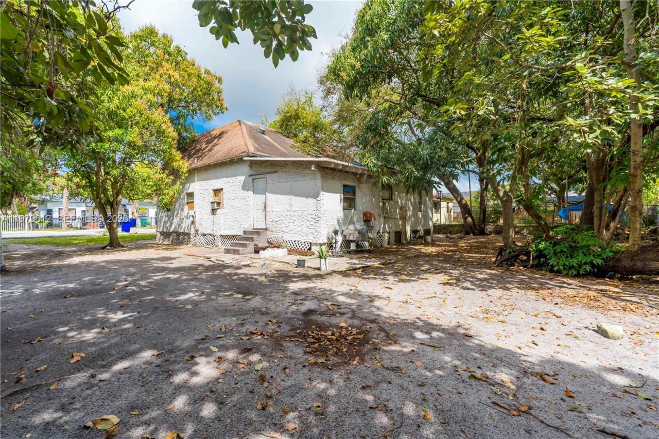 98 NE 70th St , Miami, FL 33138 Photo