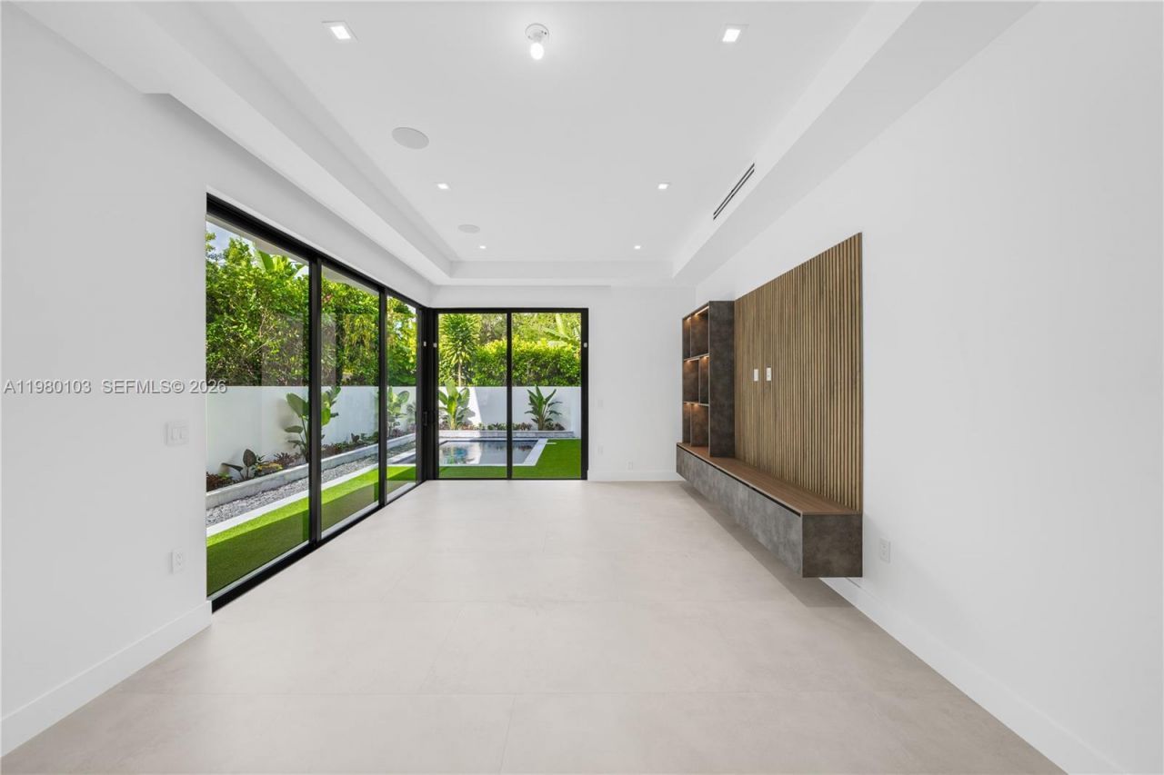 2710 S Le Jeune Rd, Coral Gables, FL 33134 Photo