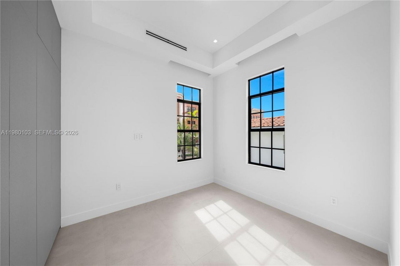 2710 S Le Jeune Rd, Coral Gables, FL 33134 Photo