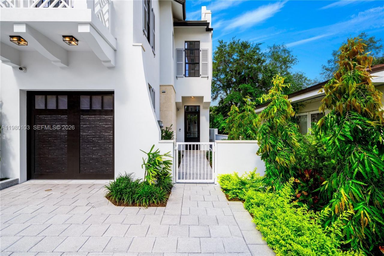 2710 S Le Jeune Rd, Coral Gables, FL 33134 Photo
