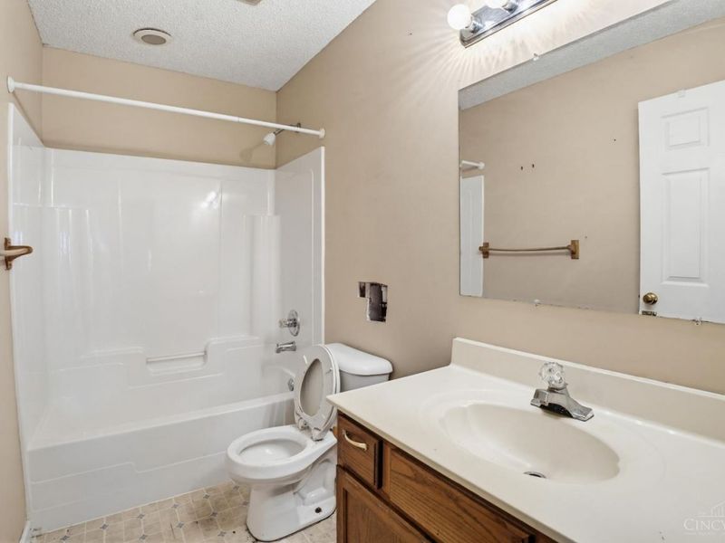 1655 E Crescentville Road, Cincinnati, OH 45246 Photo 11